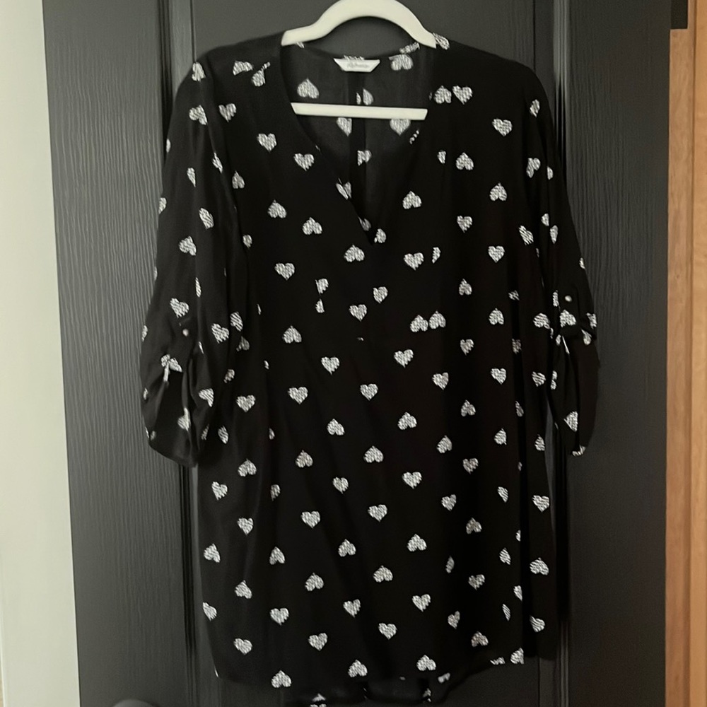 Black and white flower tunic blouse